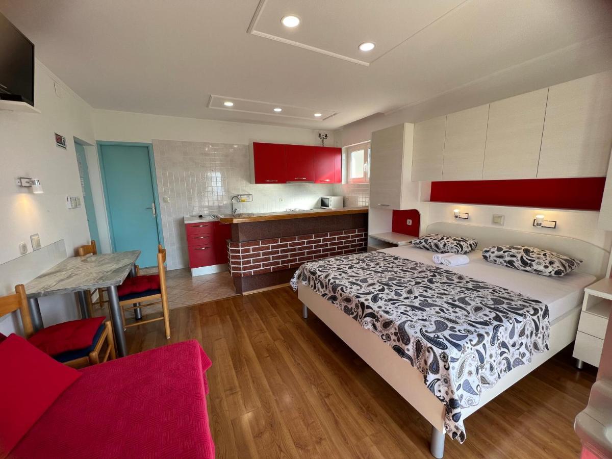 Apartments Jurisic Baška Voda Extérieur photo